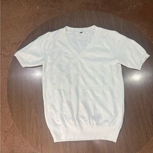 Arach & Cloz White V-Neck Short Sleeve Sweater